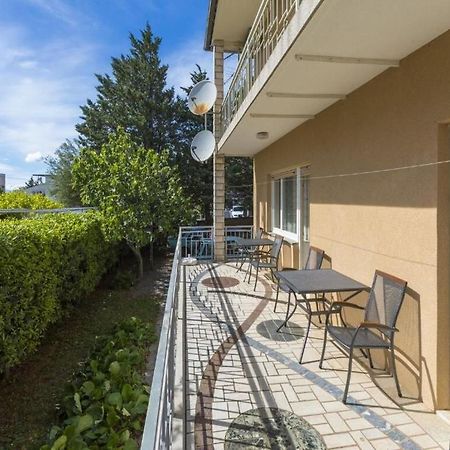 Apartment Tara I Selce Bagian luar foto