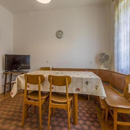 Apartment Tara I Selce Bagian luar foto