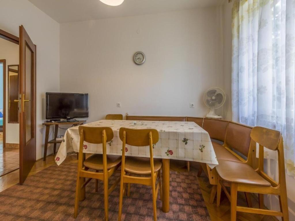 Apartment Tara I Selce Bagian luar foto