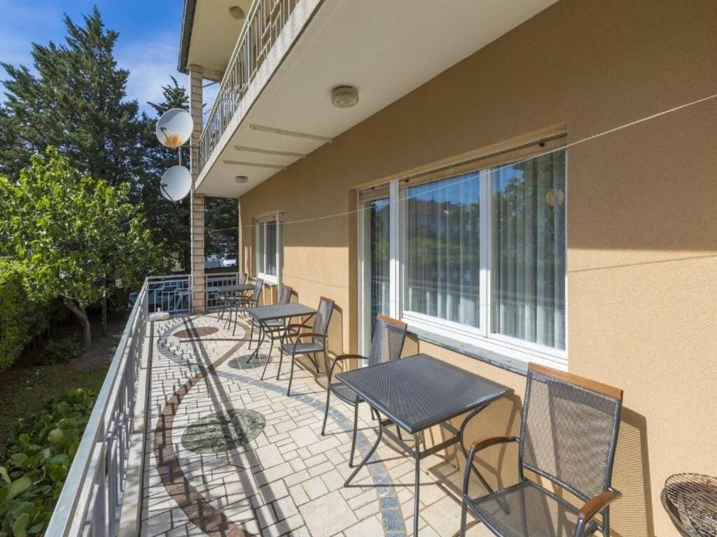 Apartment Tara I Selce Bagian luar foto