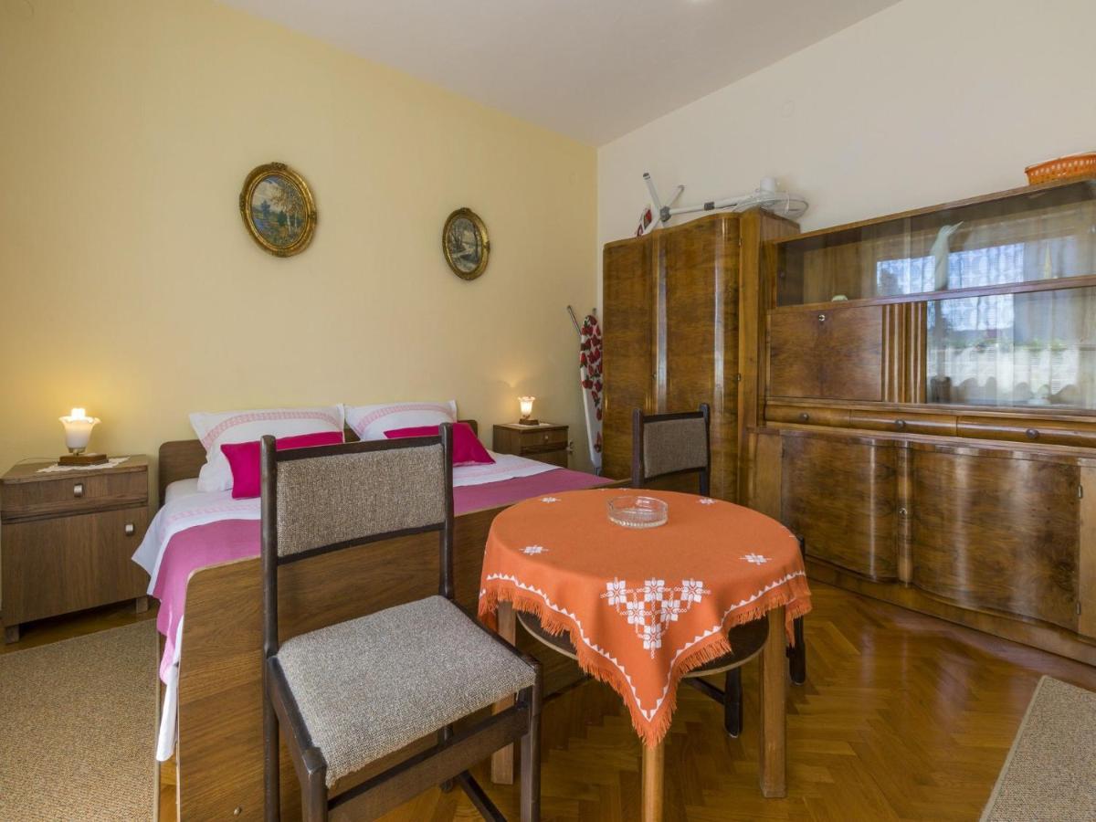 Apartment Tara I Selce Bagian luar foto