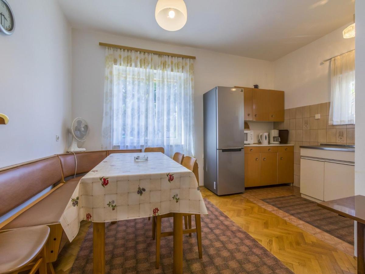Apartment Tara I Selce Bagian luar foto