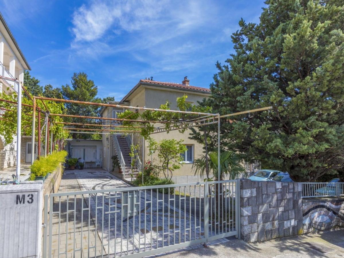 Apartment Tara I Selce Bagian luar foto