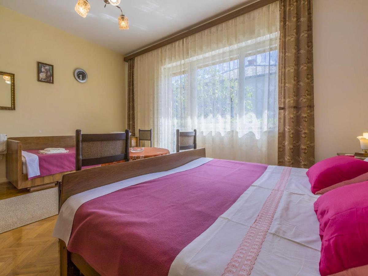 Apartment Tara I Selce Bagian luar foto
